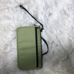 L.L. Bean Bags - L. L. BEAN DOCUMENT HOLDER L.L. Bean Bags - L. L. BEAN DOCUMENT HOLDER